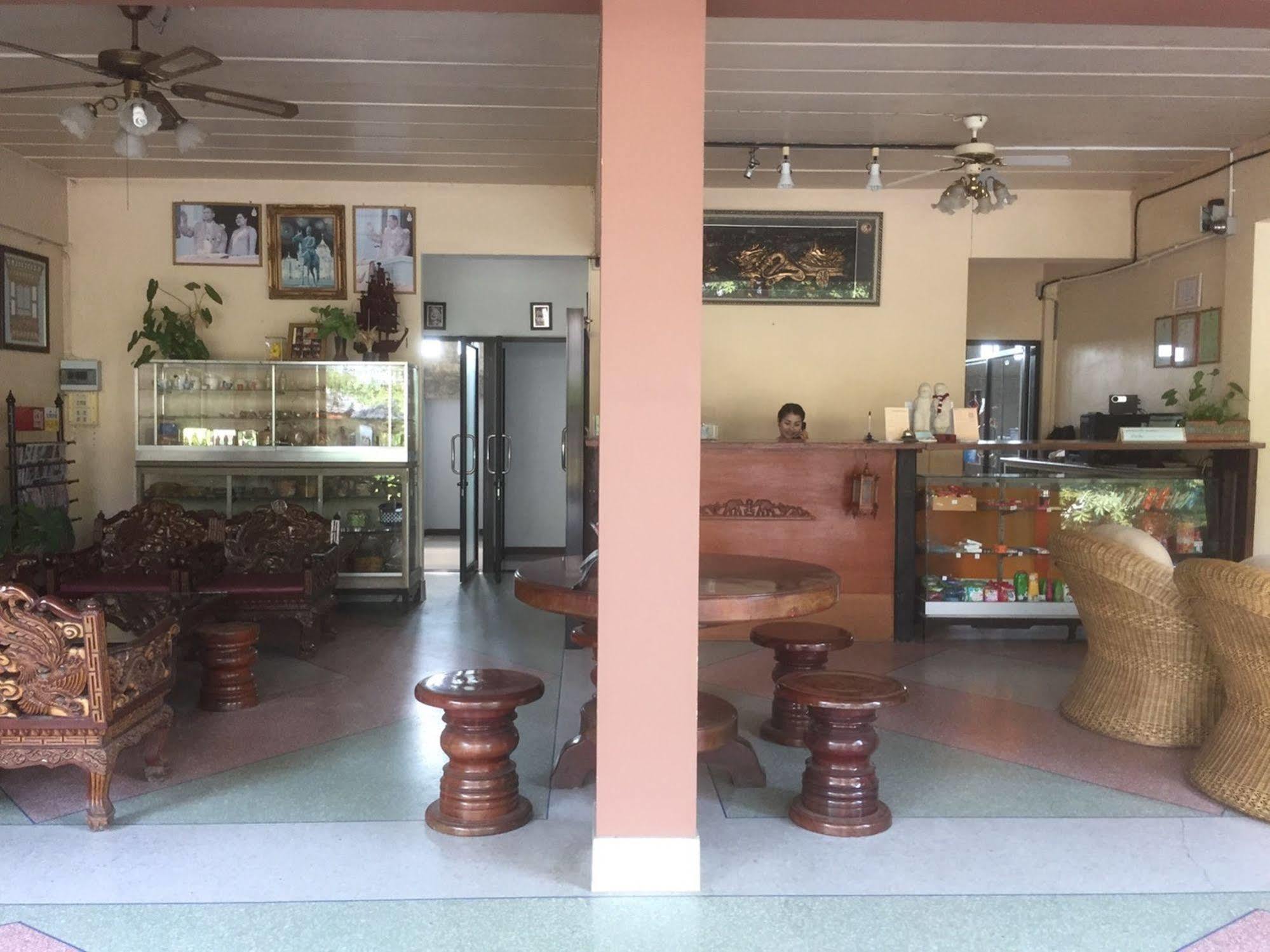 โรงแรมศรีสมไทย อุบลราชธานี ภายนอก รูปภาพ